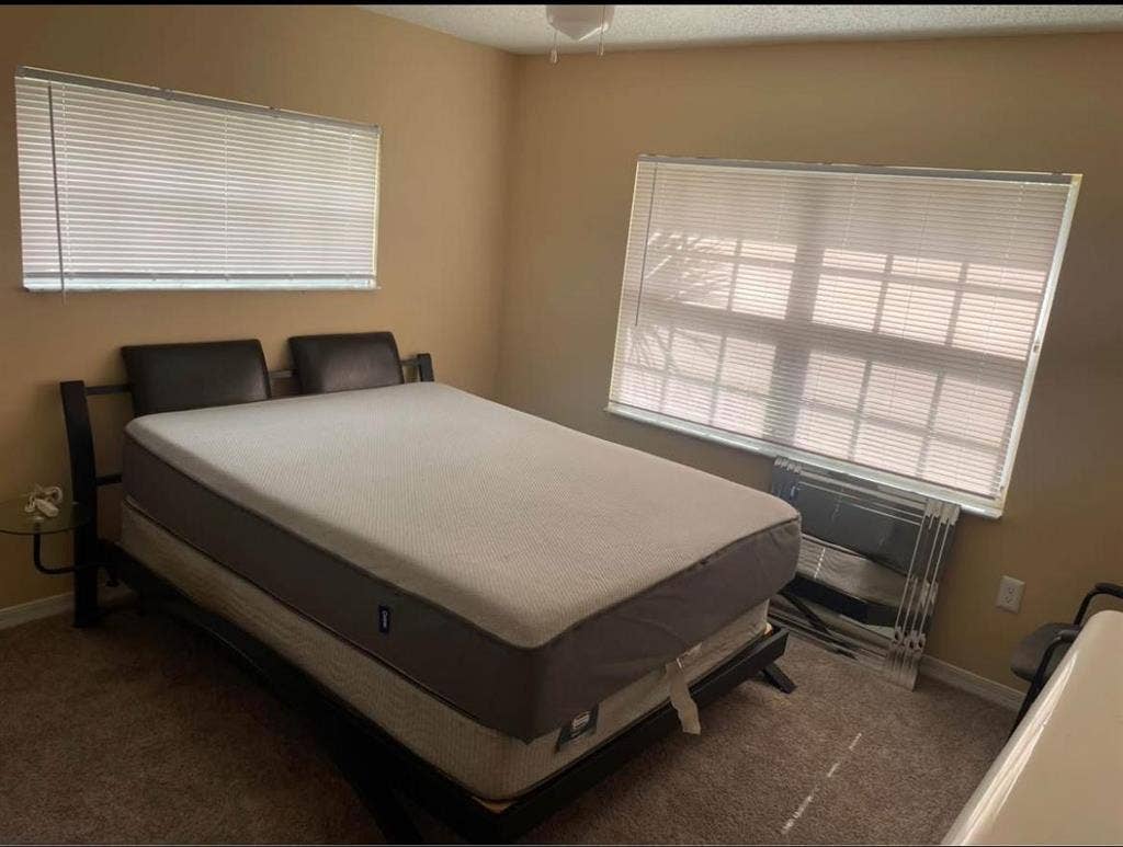 Bedroom for rent $