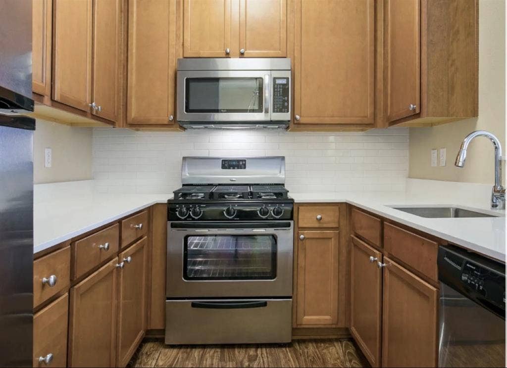 Roommates to Take over Lease MARCH