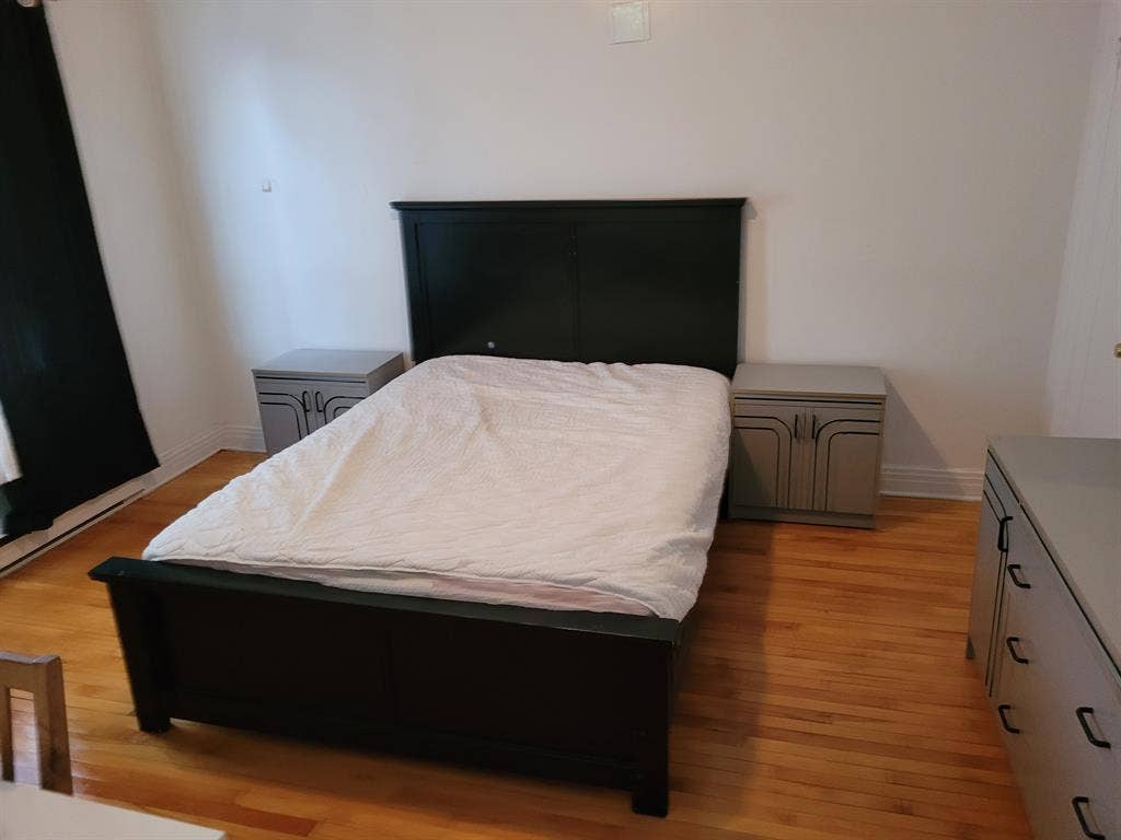 Fully furnished room (Metro Monk)