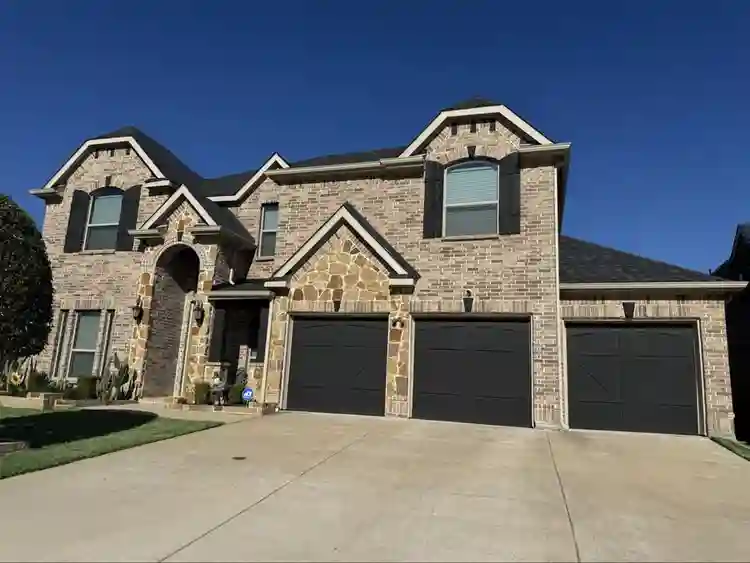 Spacious room/shared living room