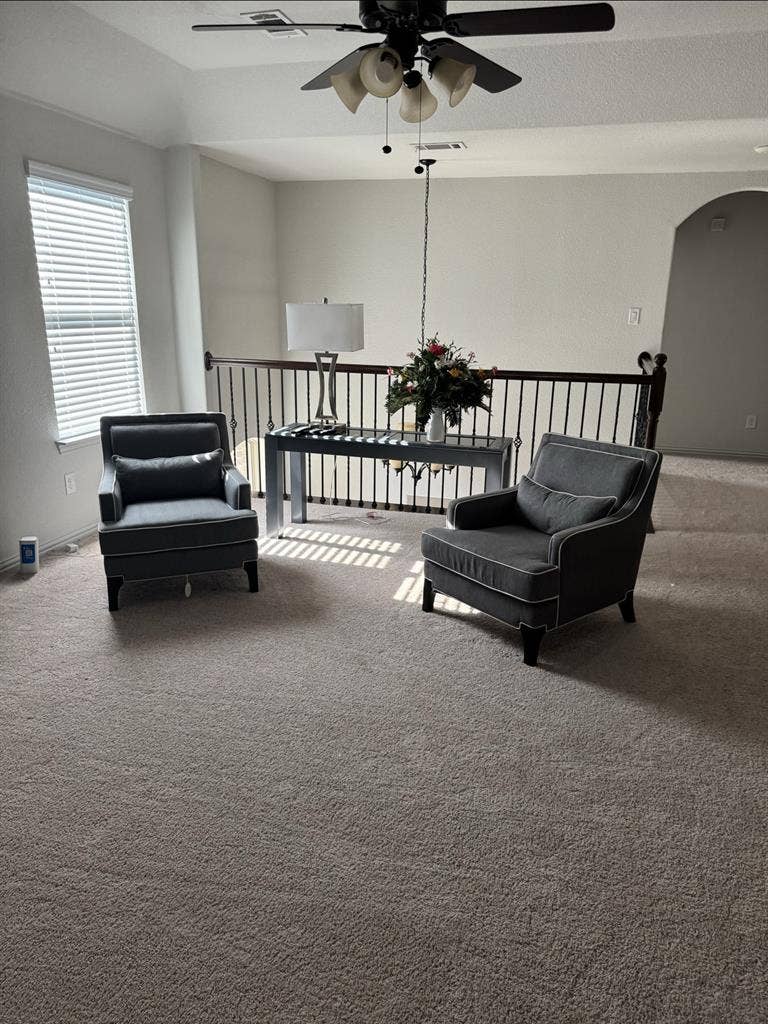 Spacious room/shared living room