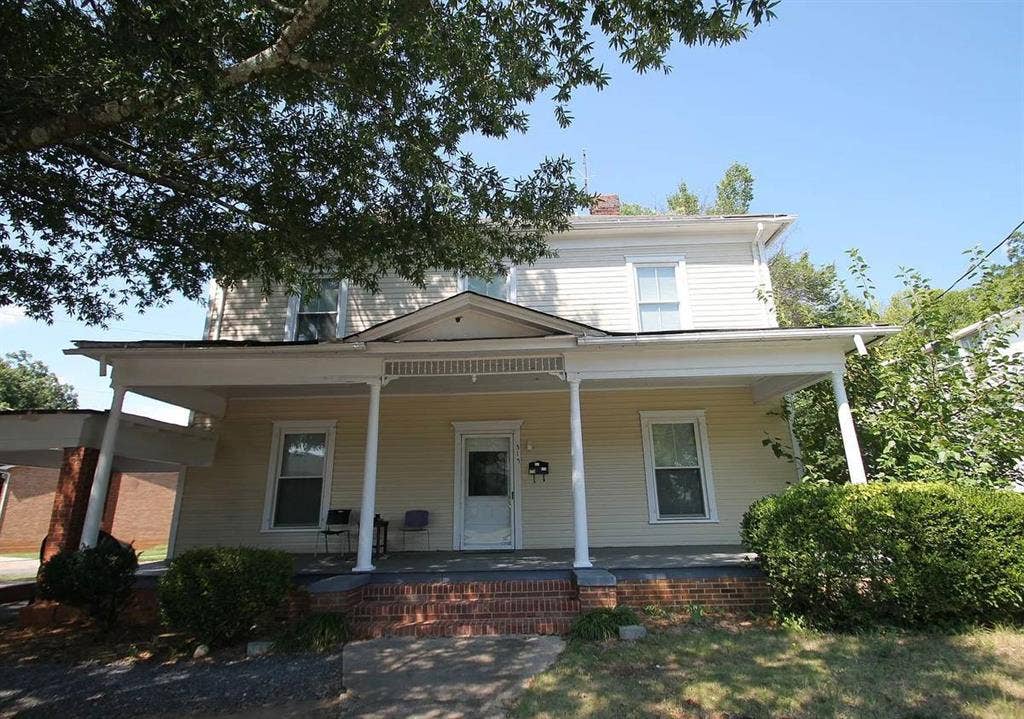 $695 includes ALL utilities!