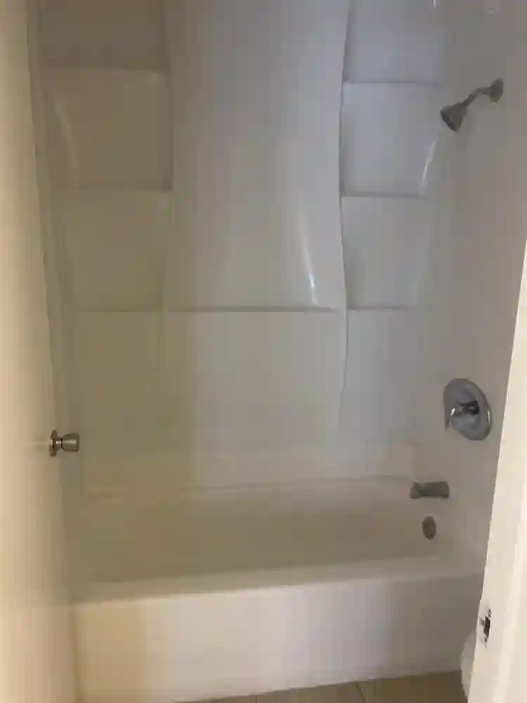 Master Suite Bedroom -Move iChe