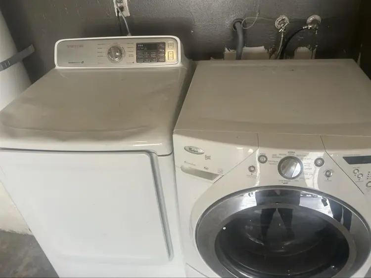 Master Suite Bedroom -Move iChe