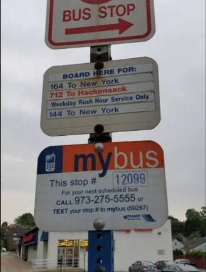 🕜🚌to NYC, 1 Block walk, near Hwys