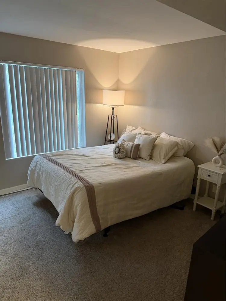 Bed + private bath for rent