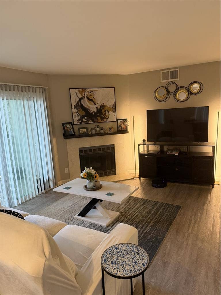 Bed + private bath for rent