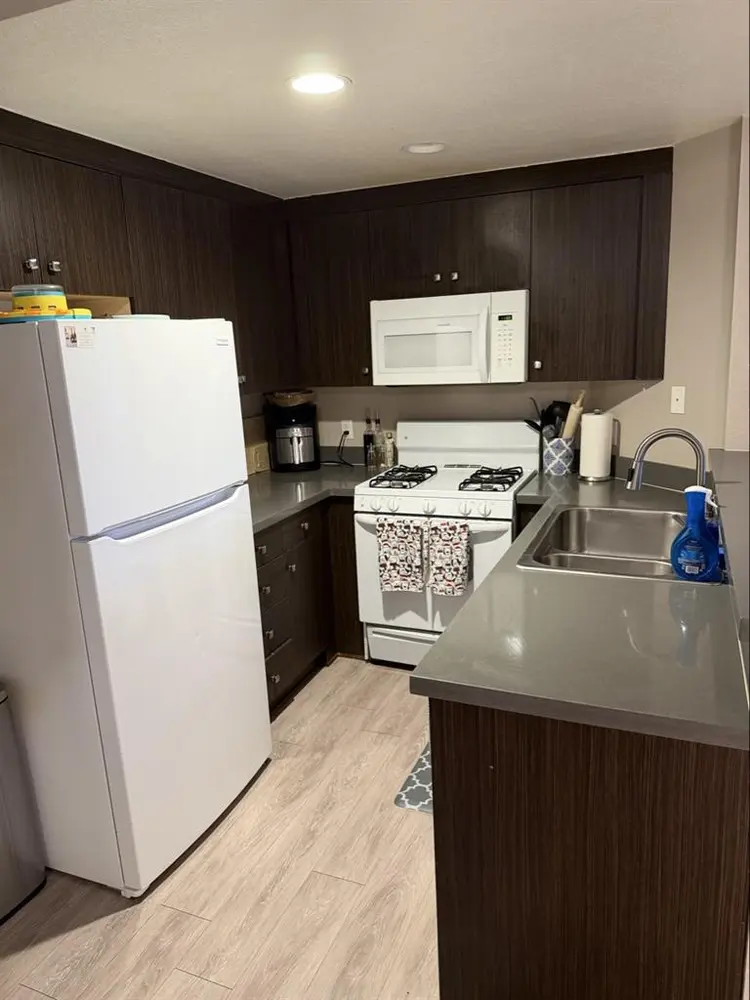 Bed + private bath for rent