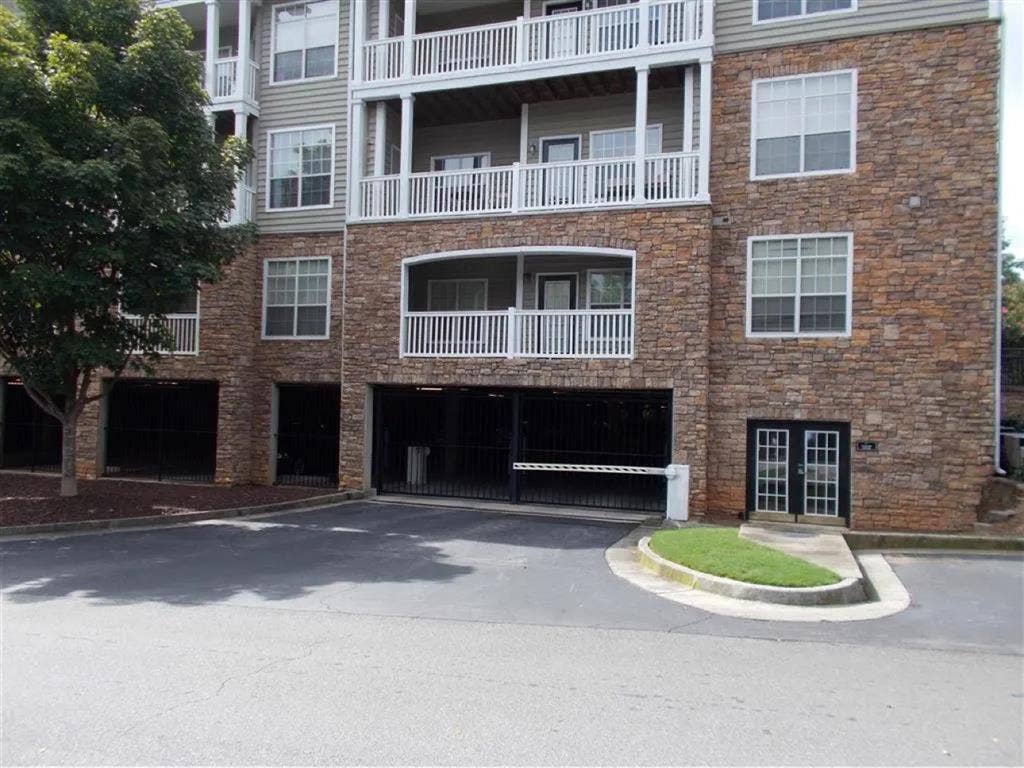 Roomie Needed for Lease Takeover
