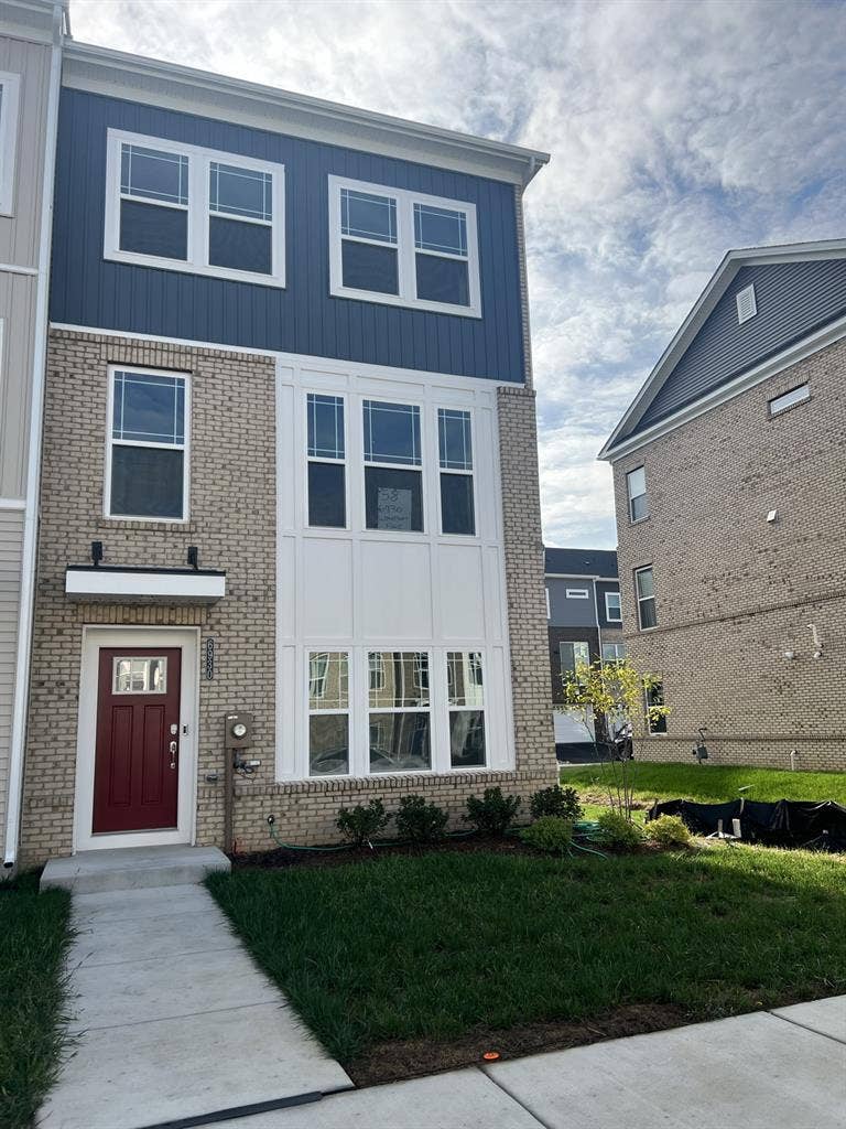 Fully Furnished Modern Bedroom