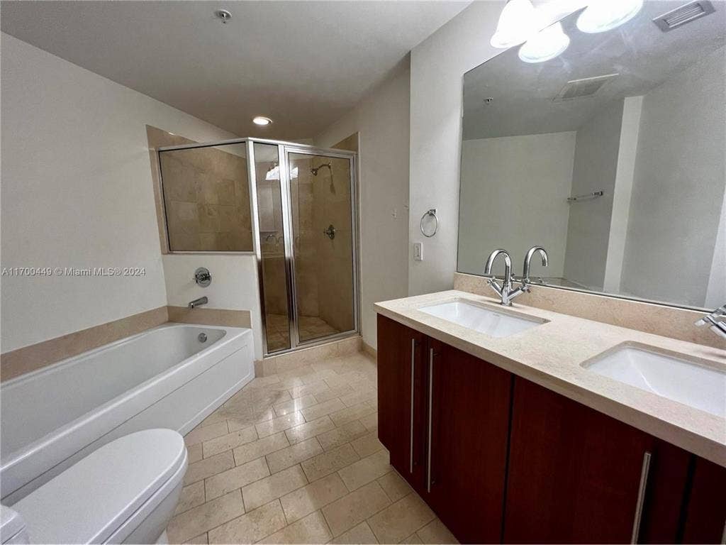 Pent house Master bedroom available