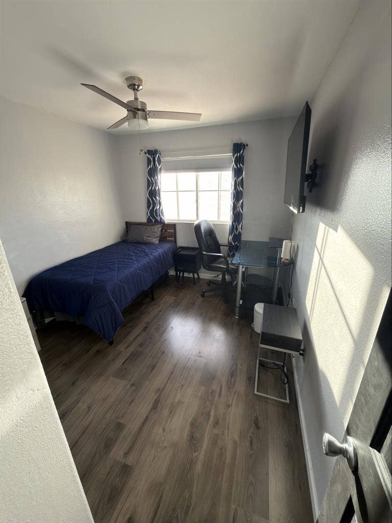 Looking for responsible roommates