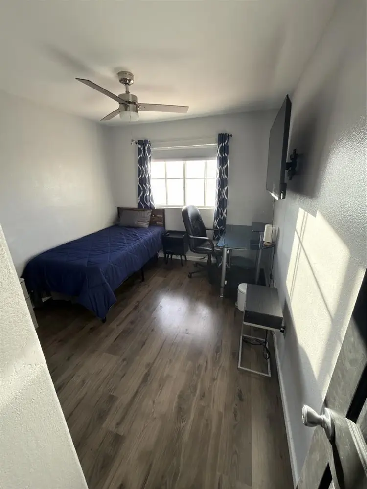 Looking for responsible roommates