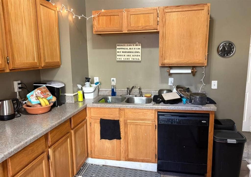 Looking for  a sublease!