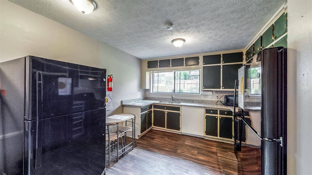 9 BR in Riverdale