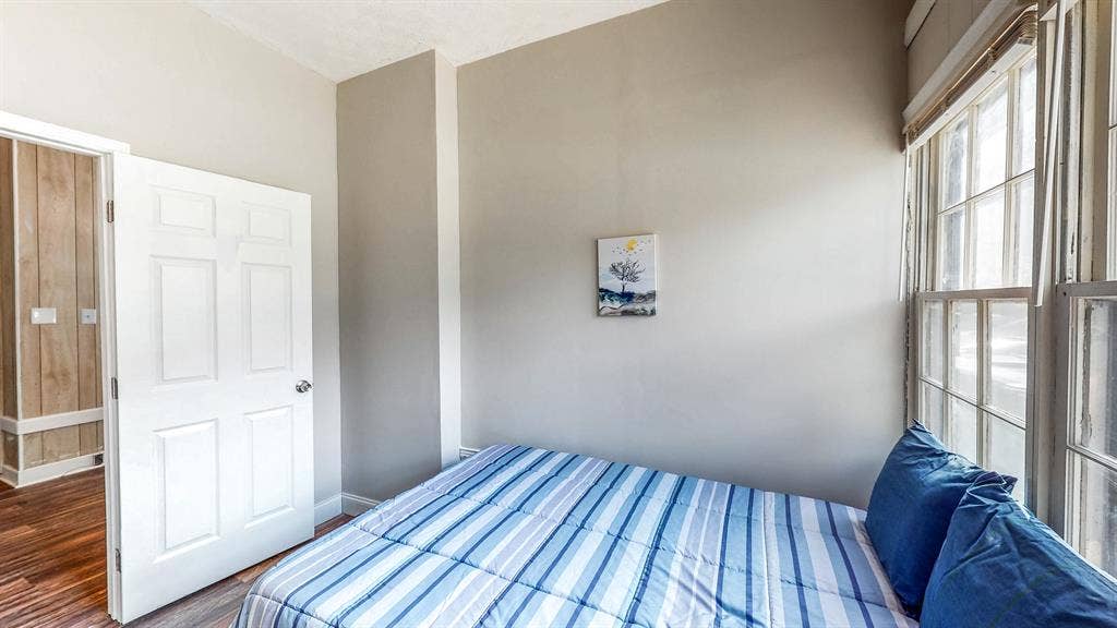 9 BR in Riverdale