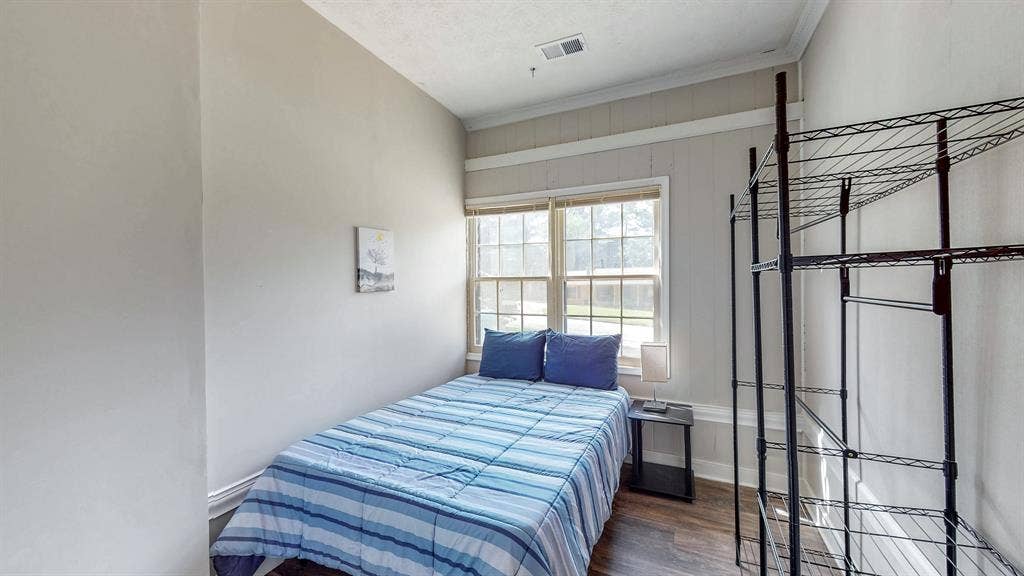 9 BR in Riverdale