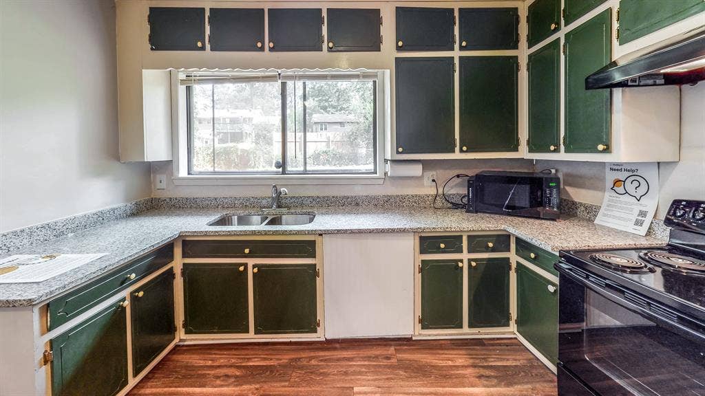 9 BR in Riverdale