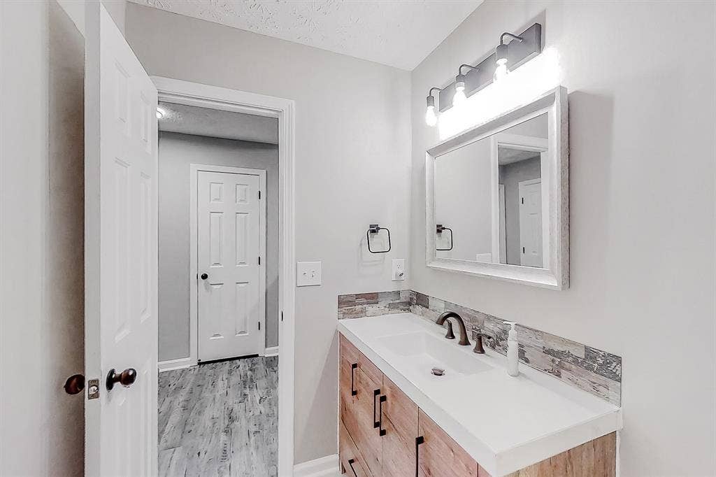 5 BR in Lawrenceville