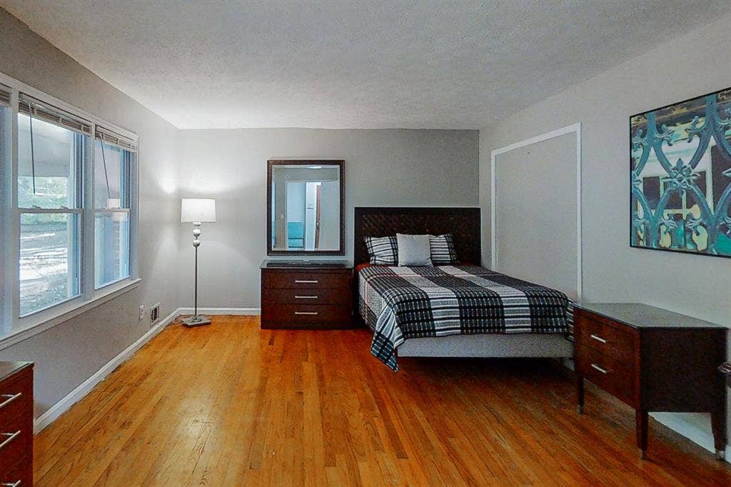 9 BR in Stone Mountain