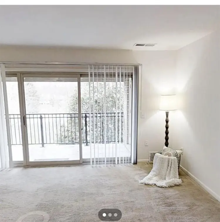 Looking for female roomate