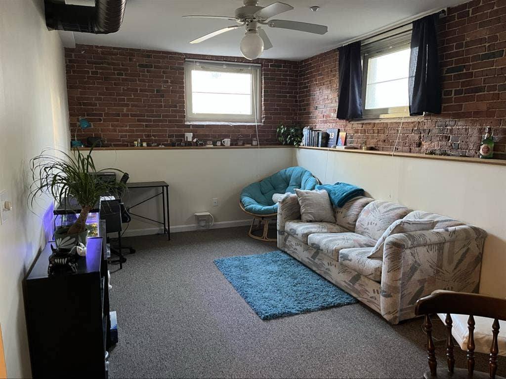 2 bdr apartment for rent