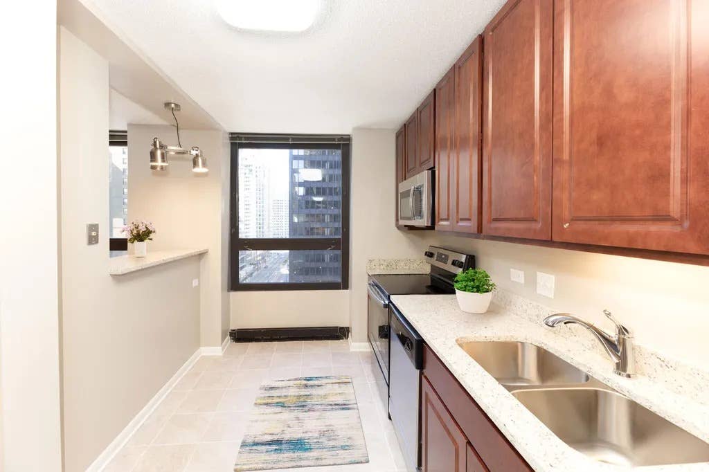 Bedroom for sublet in downtown