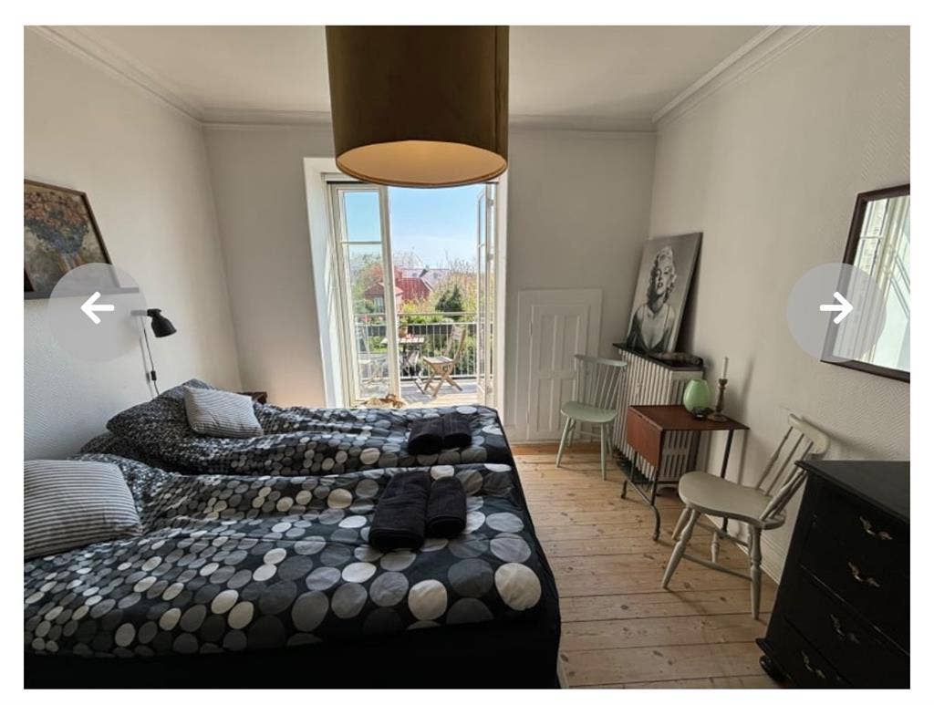 Bright room with balcony