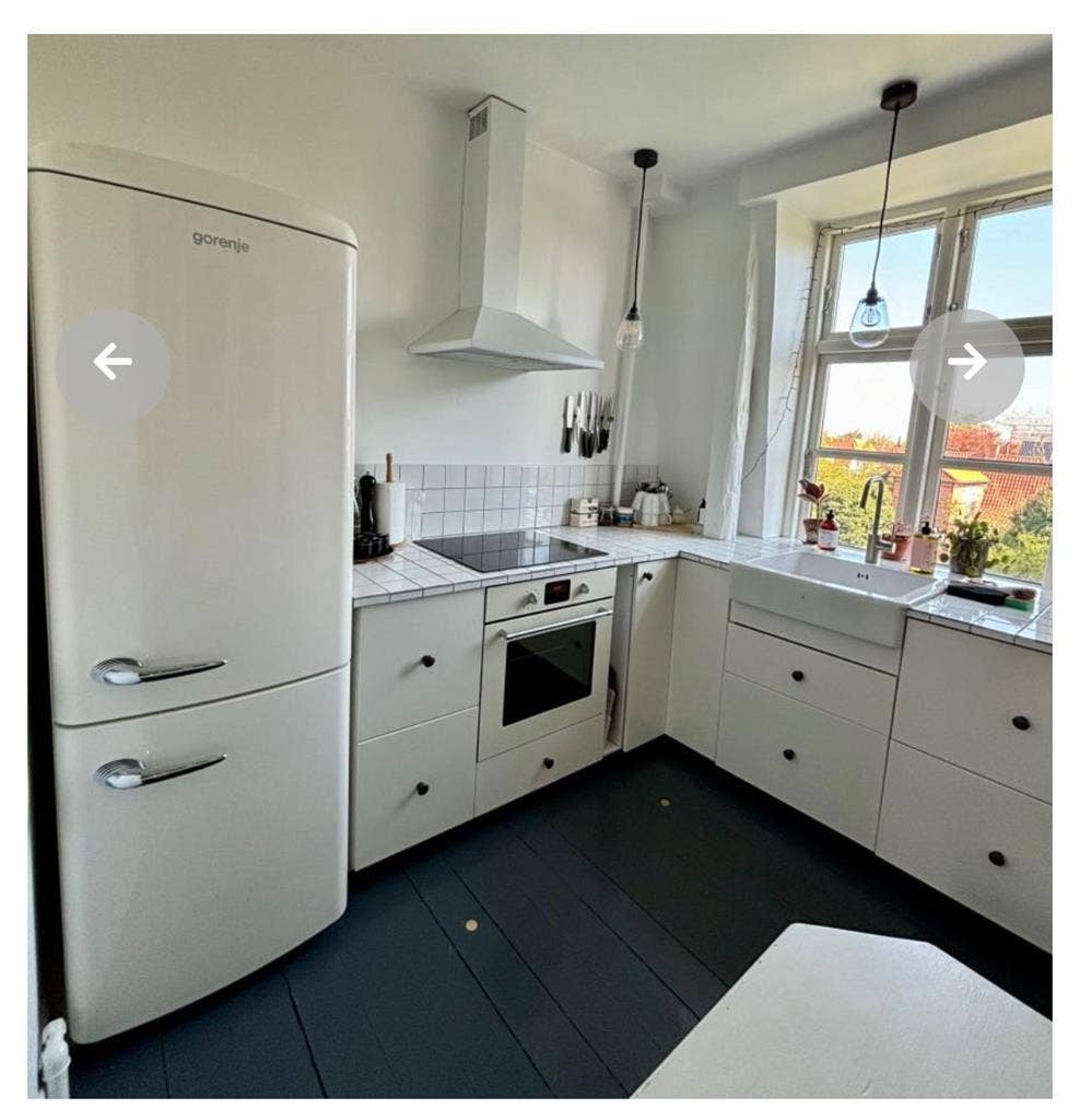 Bright room with balcony