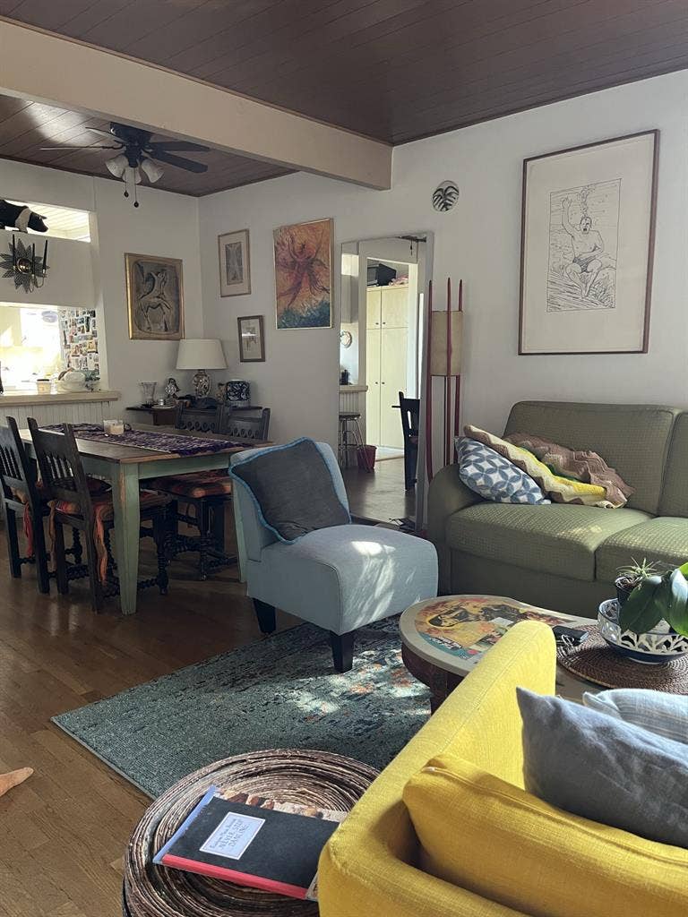 Sharing 2 bedroom apartment in West