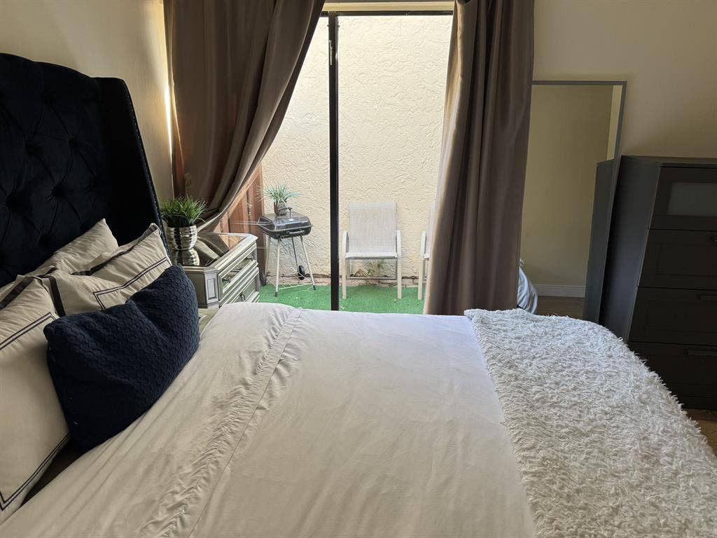 Full furniture room for women