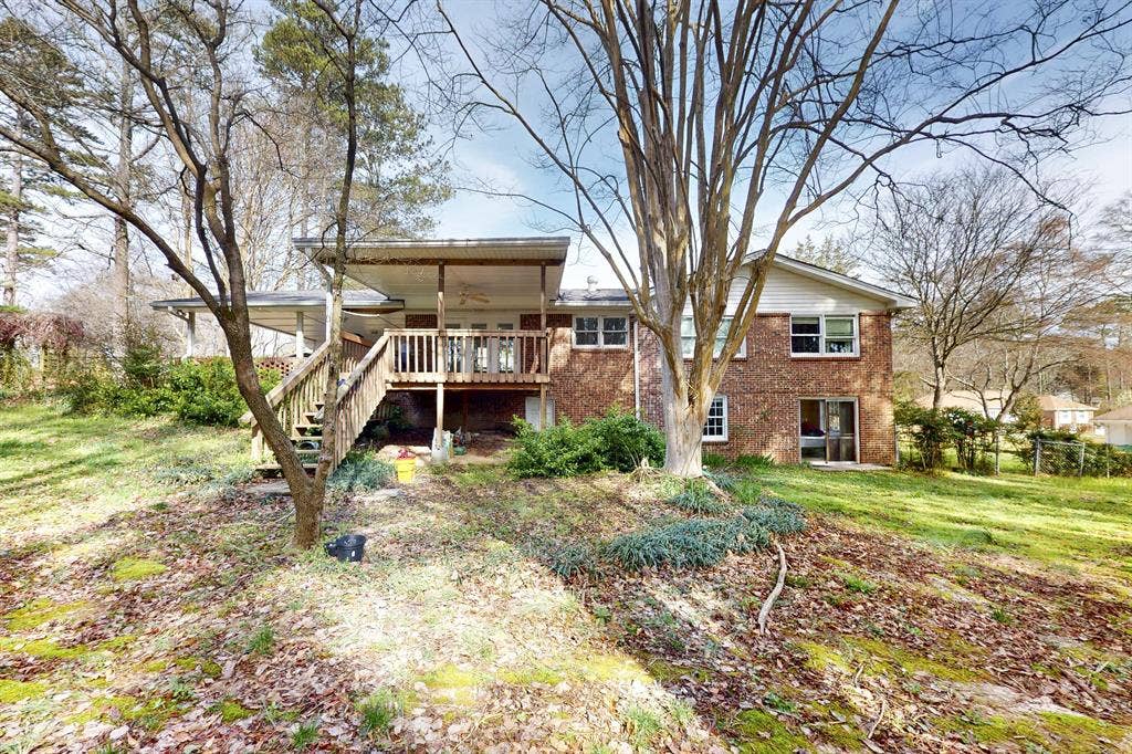 7 BR in Lawrenceville
