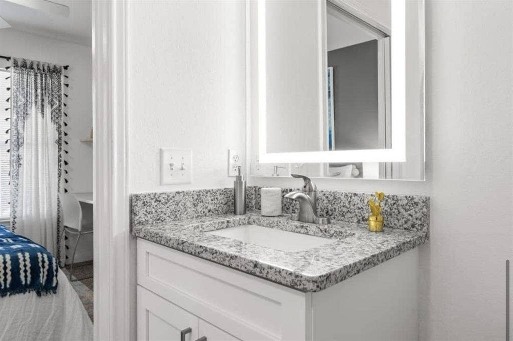 Platinum apt, utilities included.