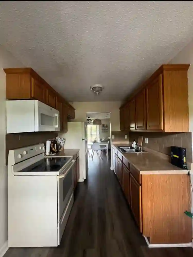 Roommate Wanted in sunrise