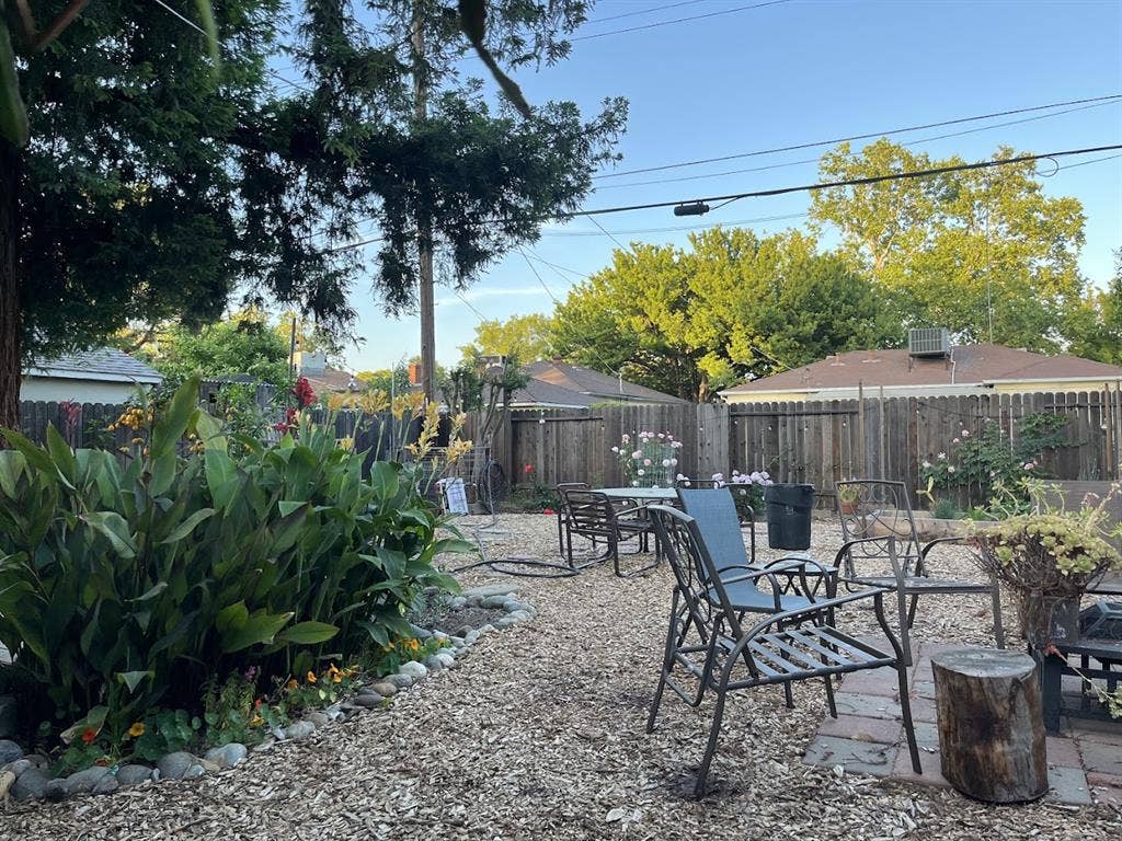 Room in  bath available Feb 1