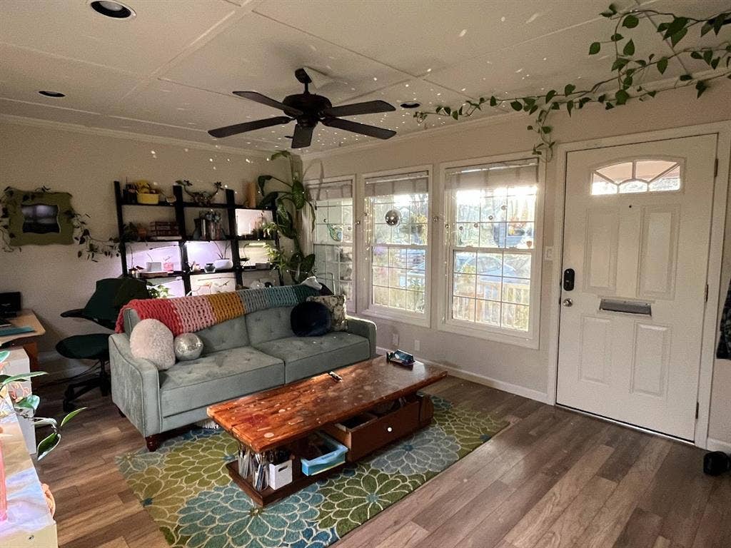 Room in  bath available Feb 1