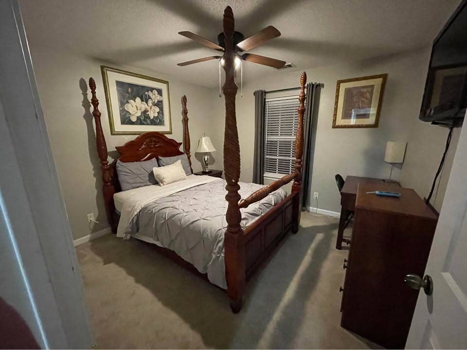 Cozy, move-in ready furnished room