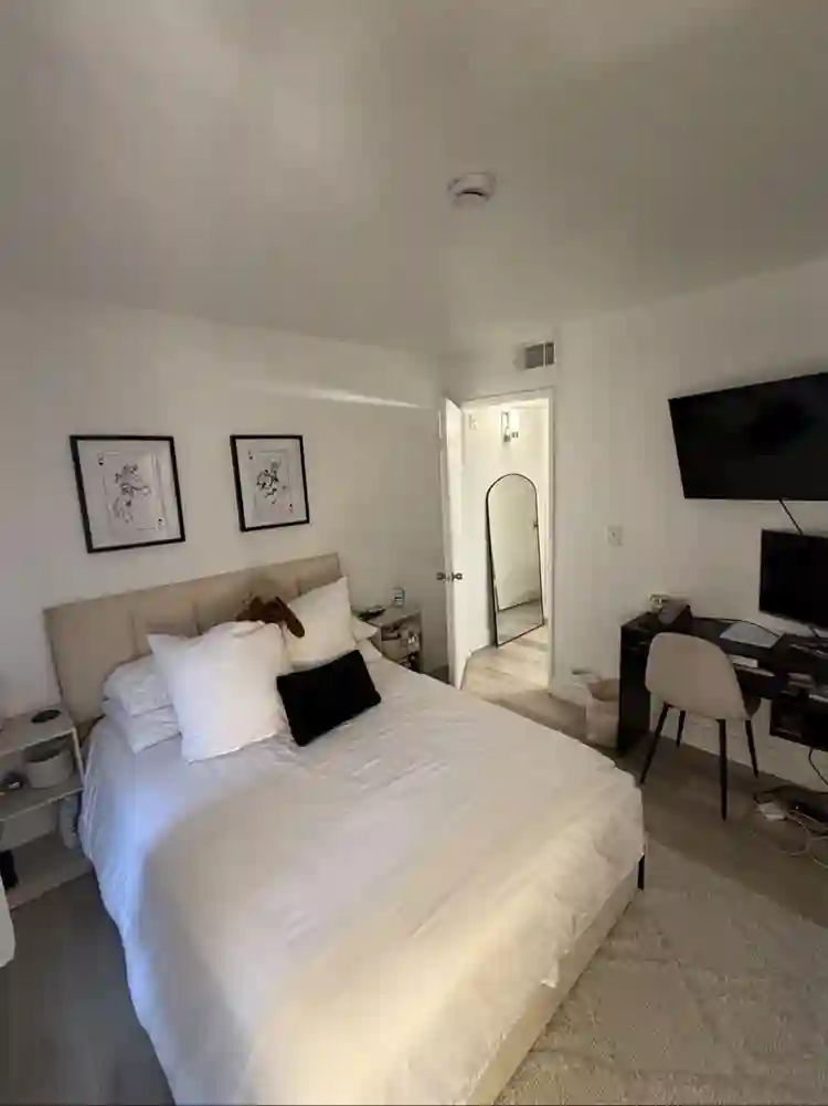 Roomate needed:
BR/BA
in WeHo