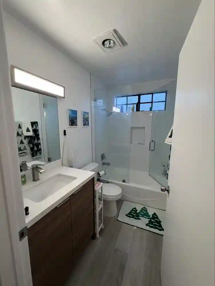 Roomate needed:
BR/BA
in WeHo