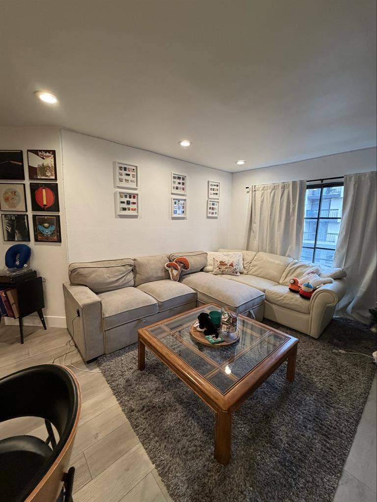 Roomate needed: 
BR/BA 
in WeHo