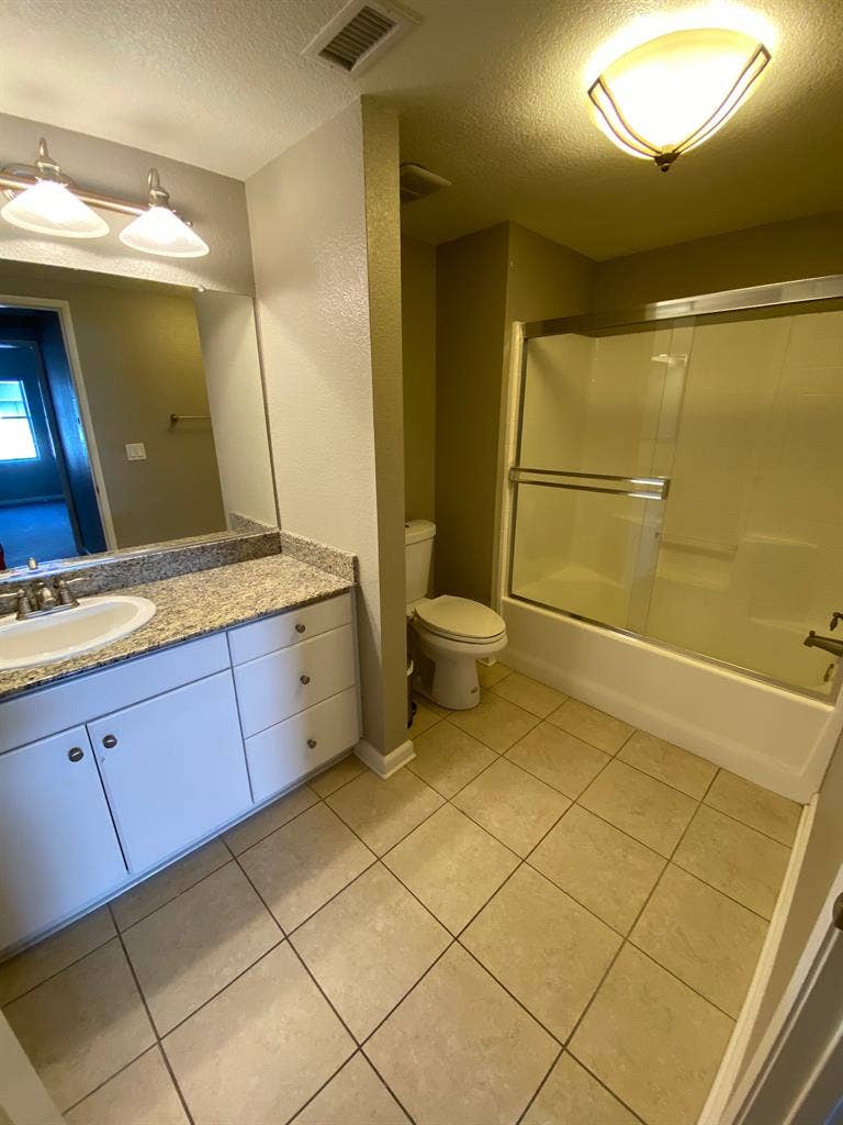 Large room/walk-in closet/bathroom