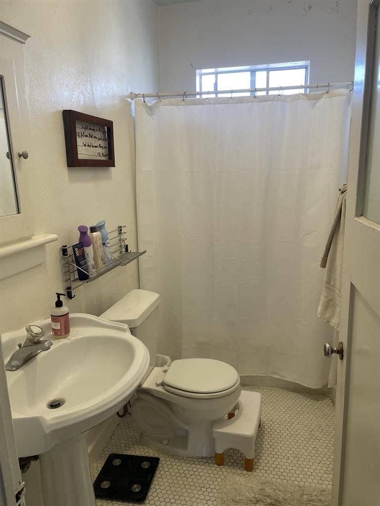 Roommate for Private Bedroom