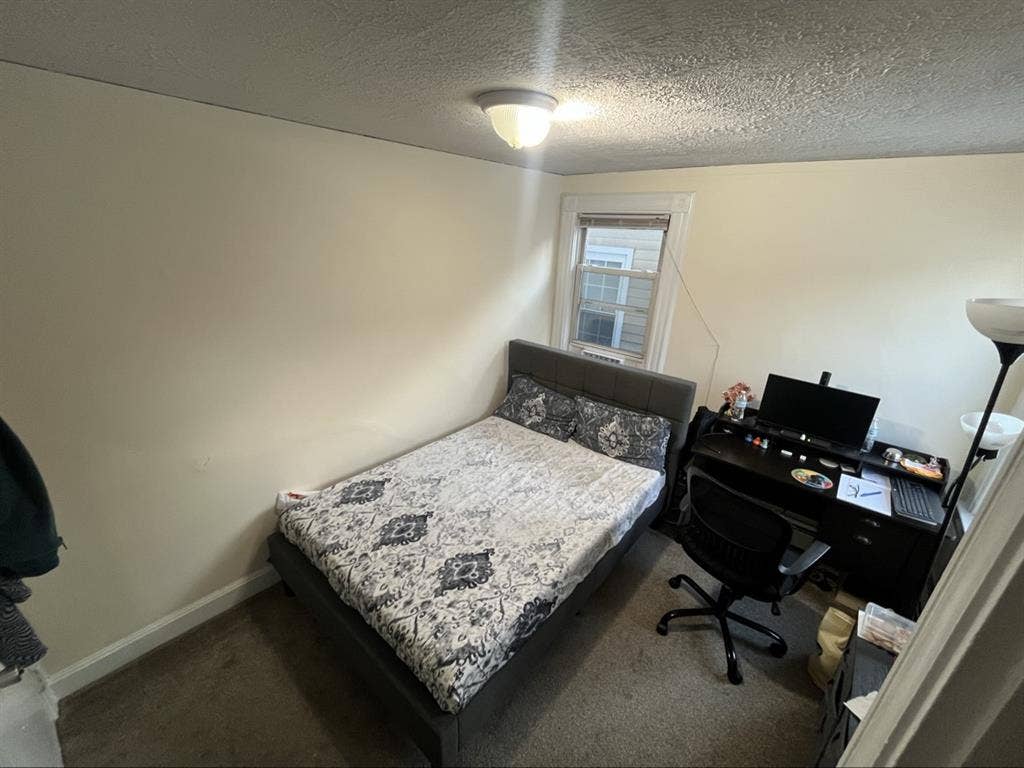 Private Room In Cozy Townhouse