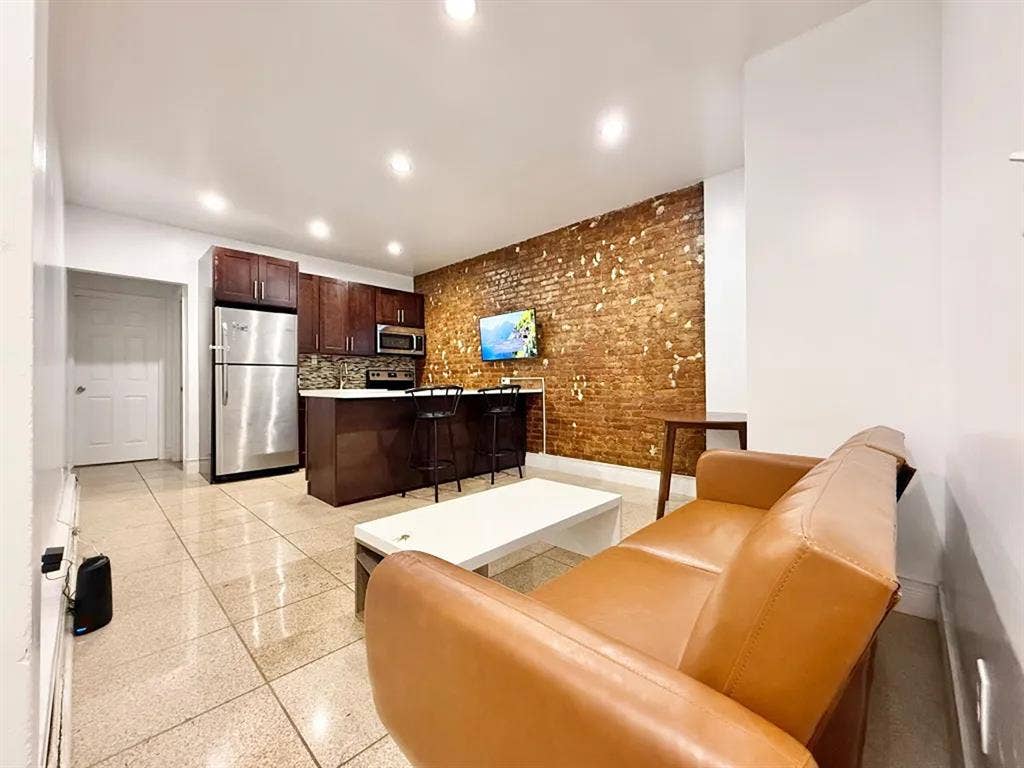 2nd Avenue Room #