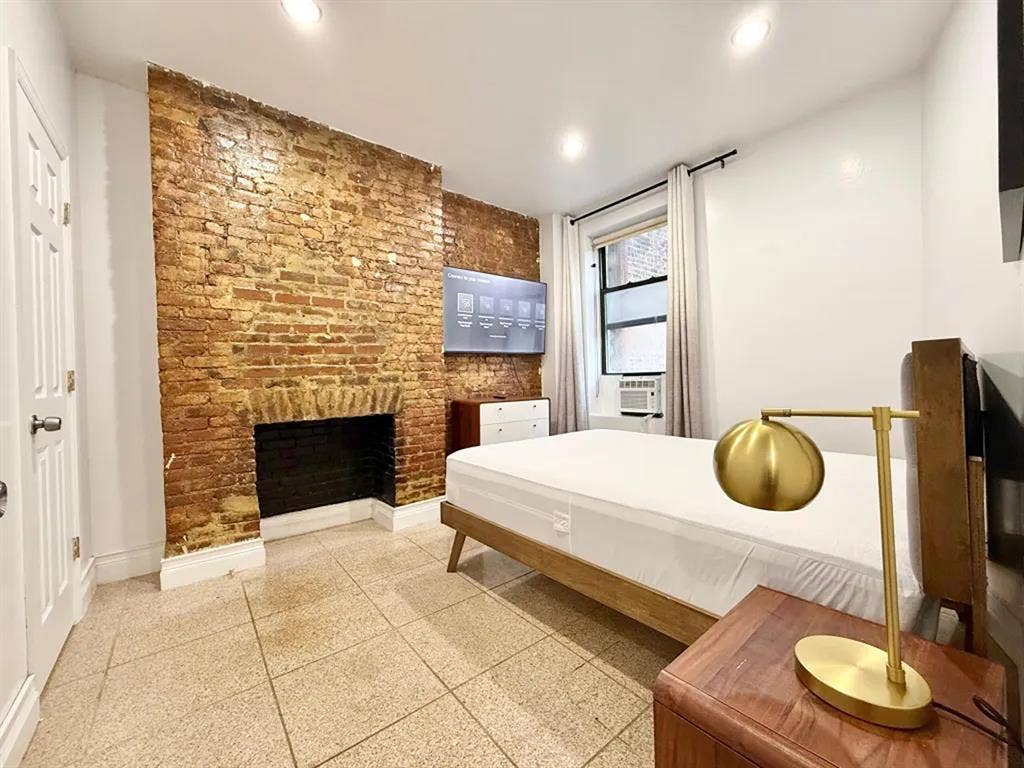 2nd Avenue Room #