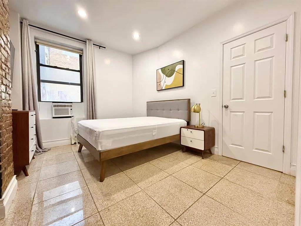 2nd Avenue Room #