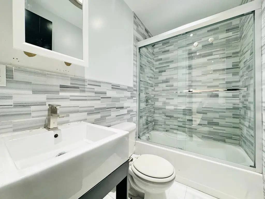 Amsterdam Avenue Room #