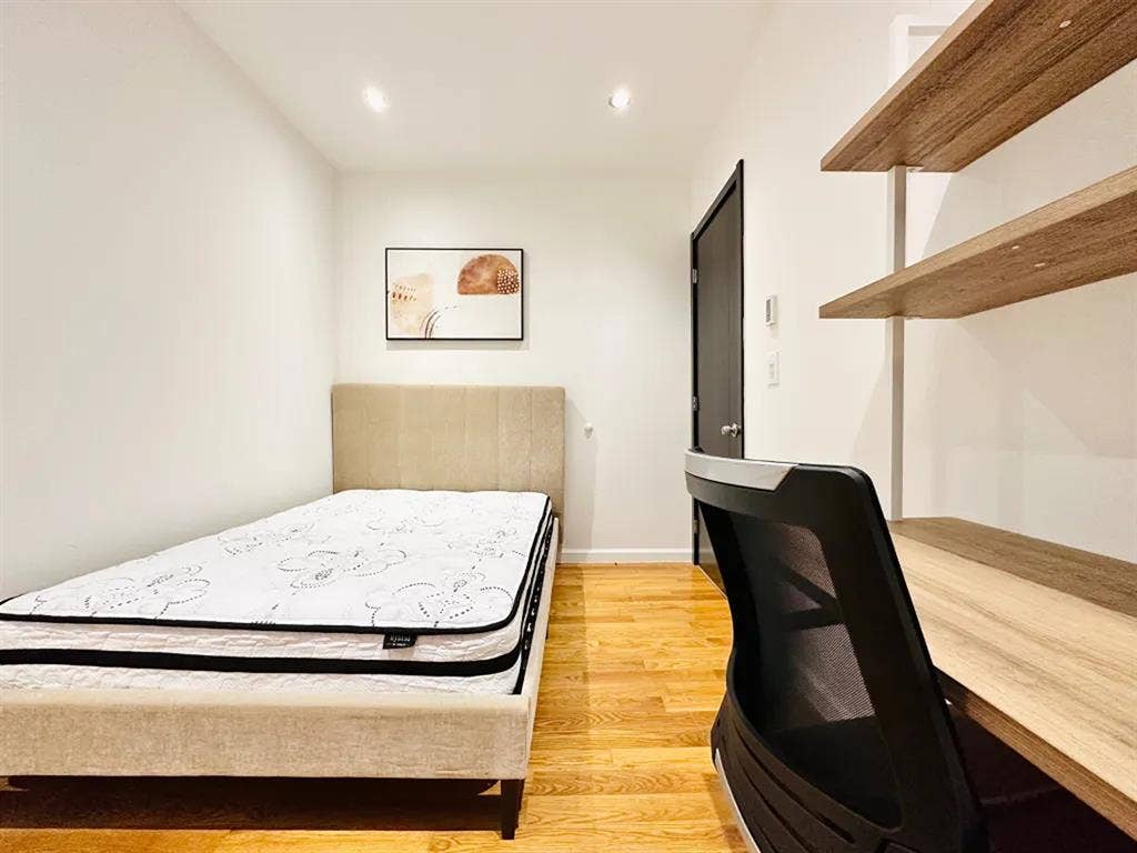 Amsterdam Avenue Room #