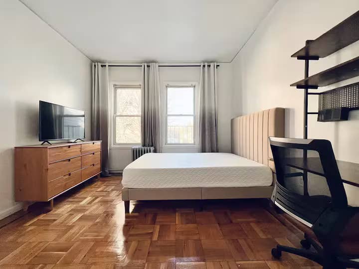 th Avenue Room #