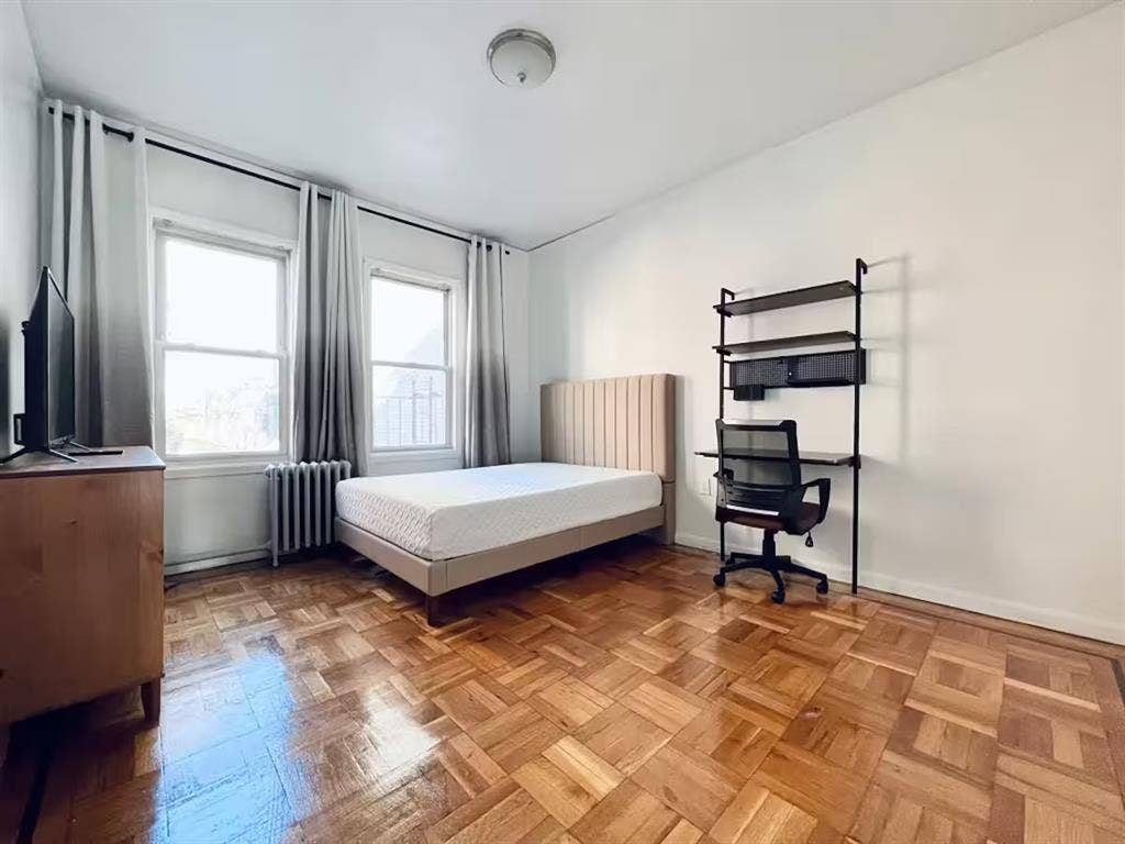th Avenue Room #